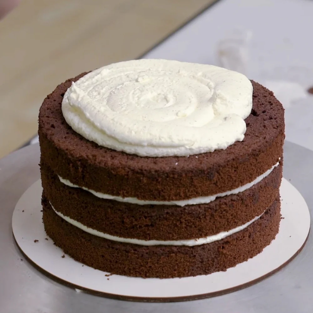 Chocolate Milk Slice Sponge Cake by Oleksandr Trofimenkov Video Class - Image 3