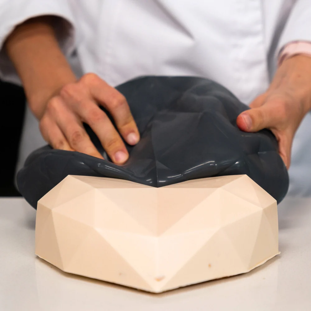 Heart Cake by Dinara Kasko Video Class - Image 4