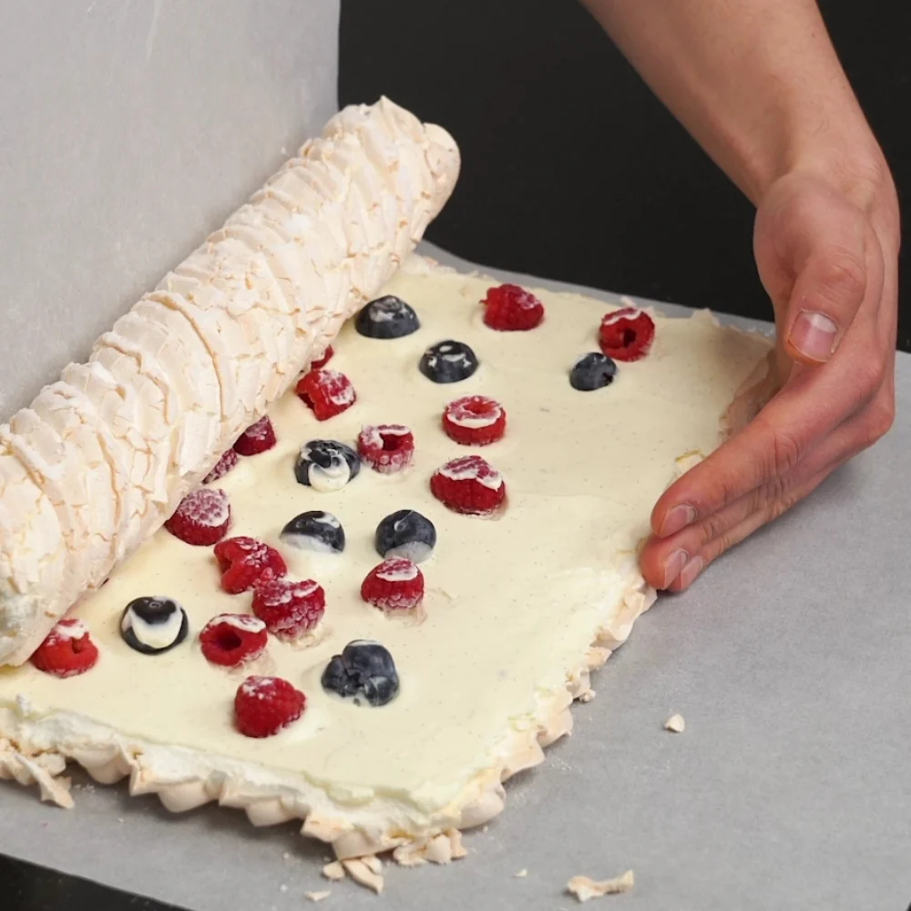 Pavlova Cake Roll by Oleksandr Trofimenkov Video Class - Image 4